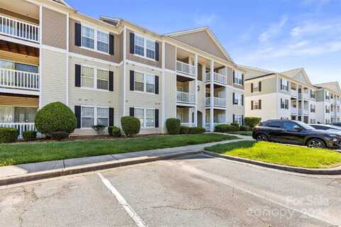 1104 Plaza Walk Drive, Charlotte, NC 28215