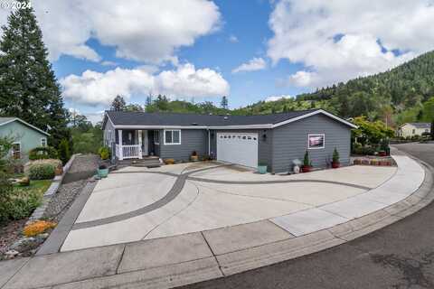 204 LUCKY RIDGE LOOP, Canyonville, OR 97417