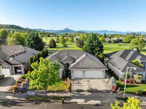 956 St Andrews Way, Eagle Point, OR 97524
