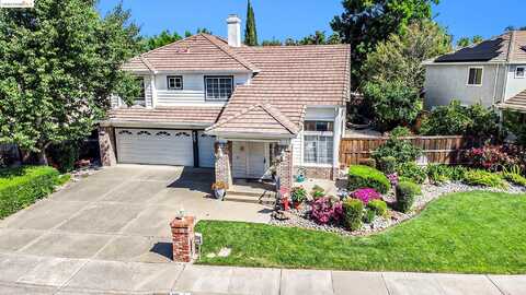 905 Crescent Dr, Brentwood, CA 94513