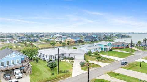 112 Ball Street, Rockport, TX 78382