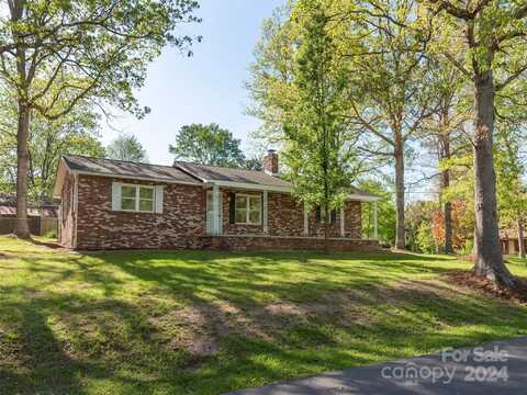 17 Oakbrook Road, Fletcher, NC 28732