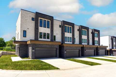2736 Fleur Drive, Des Moines, IA 50321
