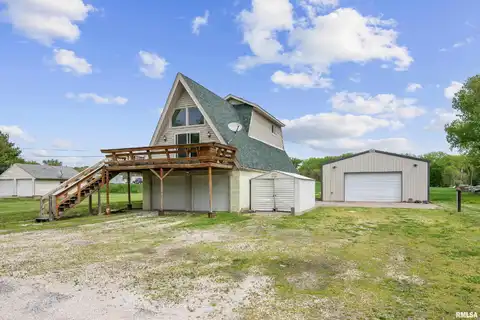 17961 SPENCER Road, Pleasant Valley, IA 52767