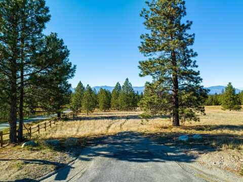 542 Paradise Loop, Eureka, MT 59917