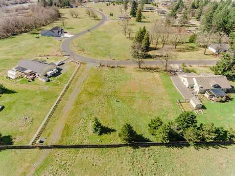 527 E Forks Circle, Cave Junction, OR 97523