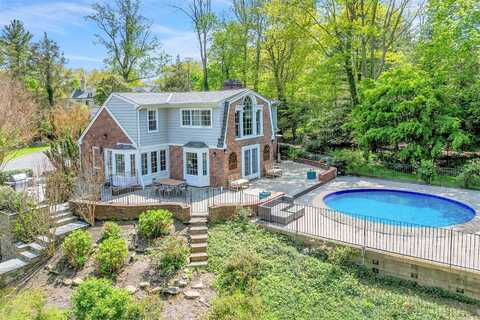 16 Titus Lane, Cold Spring Harbor, NY 11724