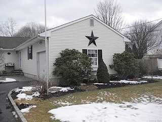 Lincoln, EAST MORICHES, NY 11940