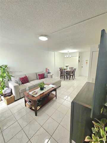 172Nd, SUNNY ISLES BEACH, FL 33160