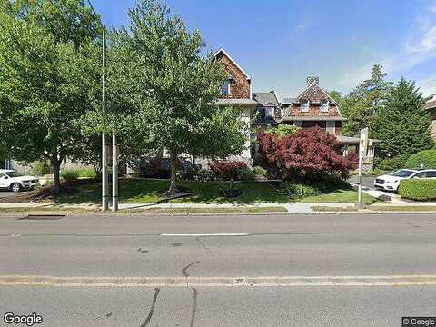Lancaster Ave, Haverford, PA 19041