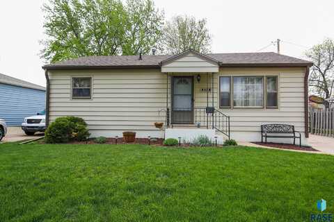 3112 S Glendale Ave, Sioux Falls, SD 57105