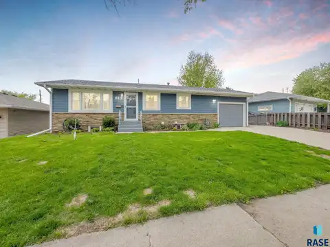 813 S Day Ave, Sioux Falls, SD 57103