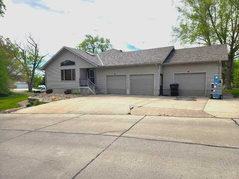 7 LAKE POINT DRIVE, COLUMBUS, NE 68601