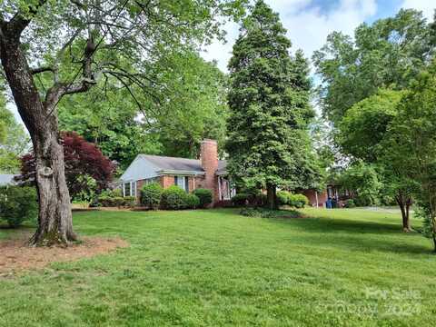 1380 4th Street NW, Hickory, NC 28601