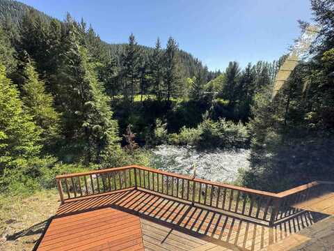 255 Middle Fork, Gasquet, CA 95543