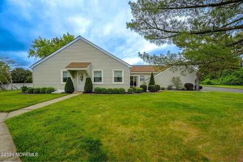 84f Parkway Drive, Freehold, NJ 07728