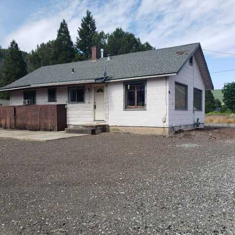 175 Rogue River Highway, Central Point, OR 97502