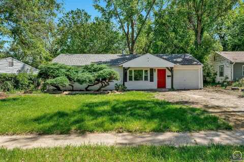 907 SW Croix PL, Topeka, KS 66611