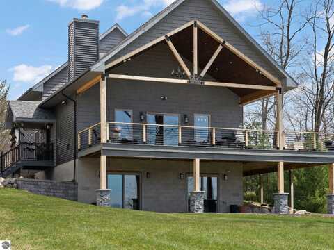 5242 W BIG SKY TRAIL, CADILLAC, MI 49601