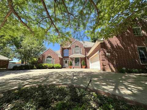 2421 Sherwood Ct, Woodward, OK 73801