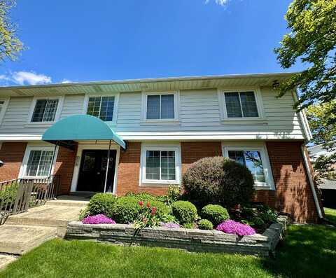 2471 Mulberry Square, Bloomfield Hills, MI 48302