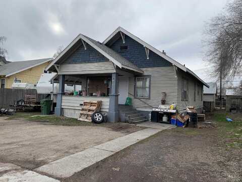 831 SW 1st St, Ontario, OR 97914