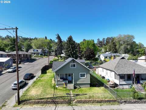 200 W 10TH ST, The Dalles, OR 97058