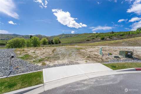 Loretta, CHELAN, WA 98816