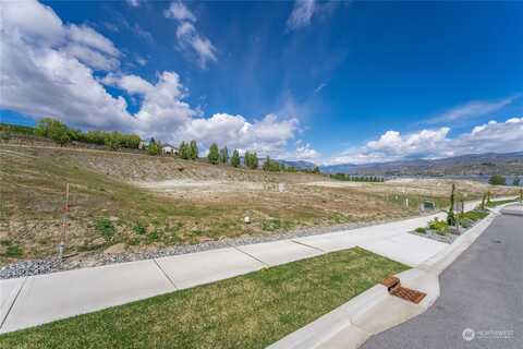 Loretta, CHELAN, WA 98816