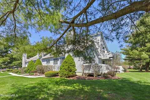 C6 Pondview Dr, Pittsfield, MA 01201