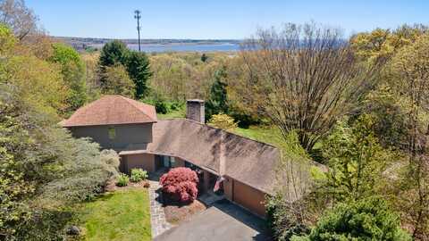 5 Watch Hill Road, Old Saybrook, CT 06475