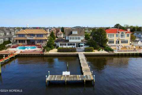 99 Pershing Boulevard, Lavallette, NJ 08735