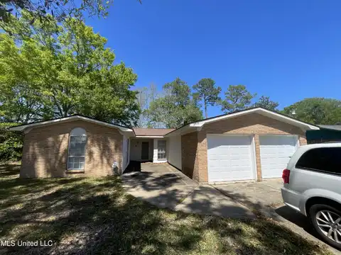 2512 Holiday Dr Drive, Gautier, MS 39553