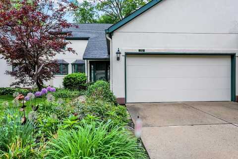 1752 Glencary Crest, Indianapolis, IN 46228