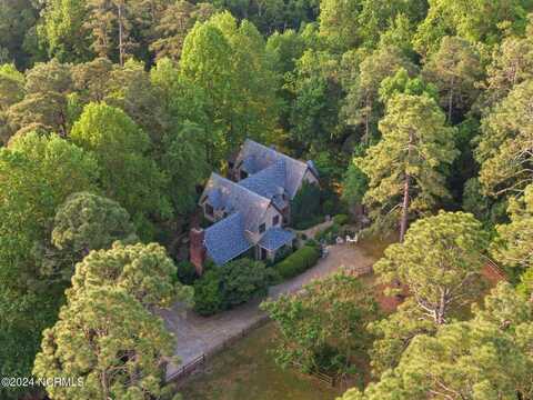 176 Merry Way, Southern Pines, NC 28387
