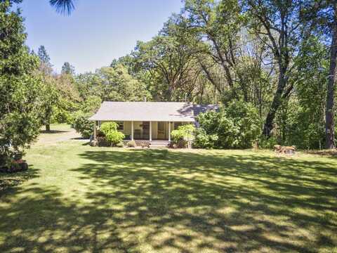 1862 Pine Grove Road, Rogue River, OR 97537