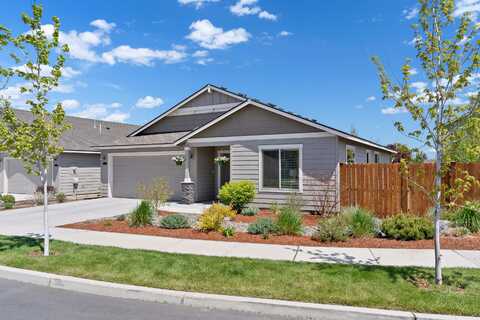 532 NW 25th Street, Redmond, OR 97756