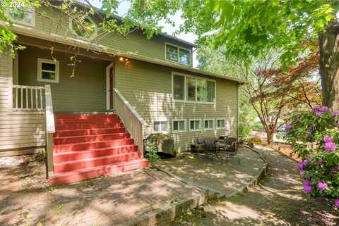 8421 SW 3RD AVE, Portland, OR 97219