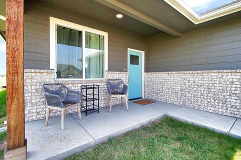 5846 N Millsboro Cir, Park City, KS 67219