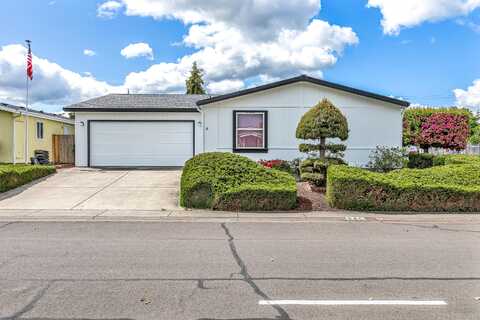 555 Freeman Road, Central Point, OR 97502