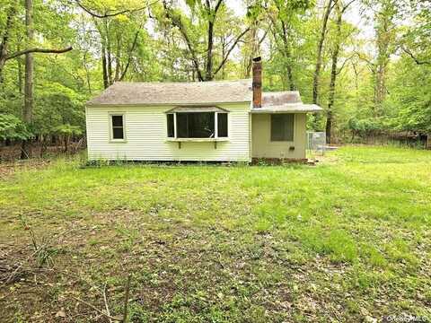 11 Sweezey Town Road, Middle Island, NY 11953