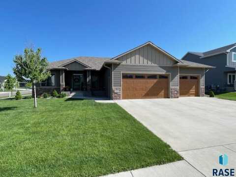 700 N Willow Creek Ave, Sioux Falls, SD 57110