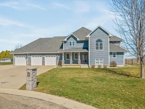 102 Country View Court, Sumner, IA 50674