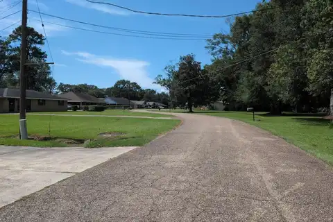 Amelia, GONZALES, LA 70737