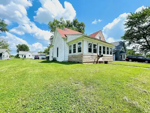 107 W Grissom Avenue, Mitchell, IN 47446
