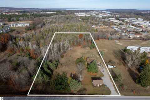 2624 HARTMAN ROAD, TRAVERSE CITY, MI 49685