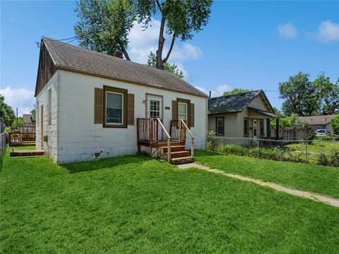 2057 Maple Street, Des Moines, IA 50317