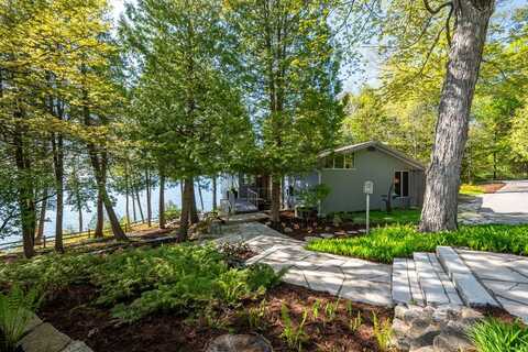 11599 Mossy Cliff Tr, Sister Bay, WI 54234