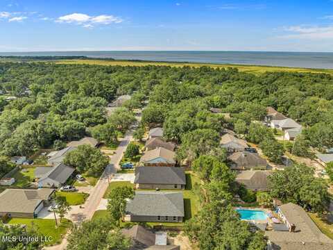 1605 S 9th Street, Ocean Springs, MS 39564