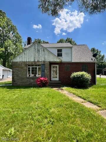 1606 E Maple Street NW, North Canton, OH 44720